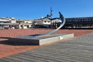 Sculture sur l'esplanade centrale